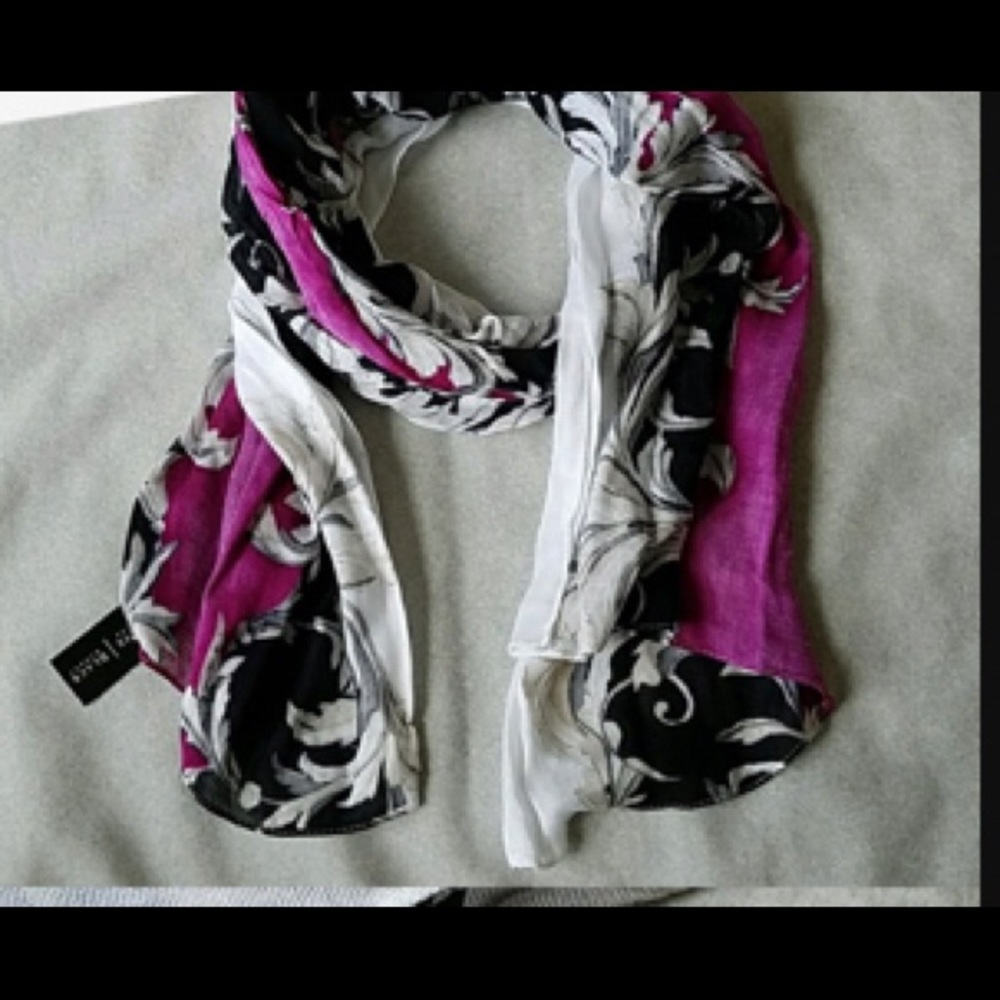 WHBM open weave print scarf.